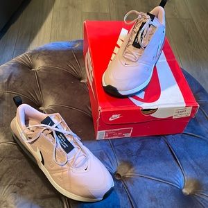 BNIB Women”s Nike Air Max UP